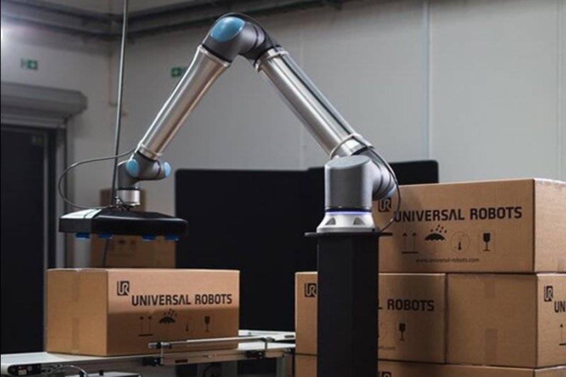 UNIVERSAL ROBOTS REVOLUTIONERAR COBOTVÄRLDEN - LANSERAR EN HELT NY INDUSTRIELL COBOT
